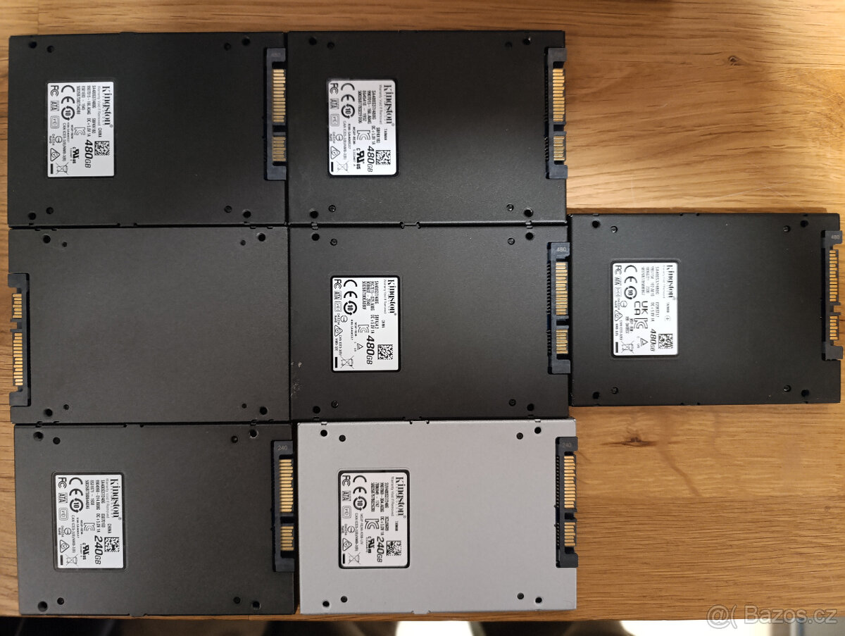 více disků SSD, KINGSTON, SAMSUNG, CRUCIAL, VERTEX - 4