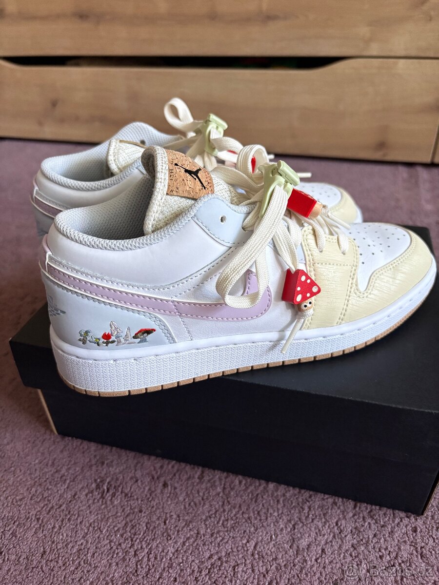 Nike - Air Jordan 1 Low - 4