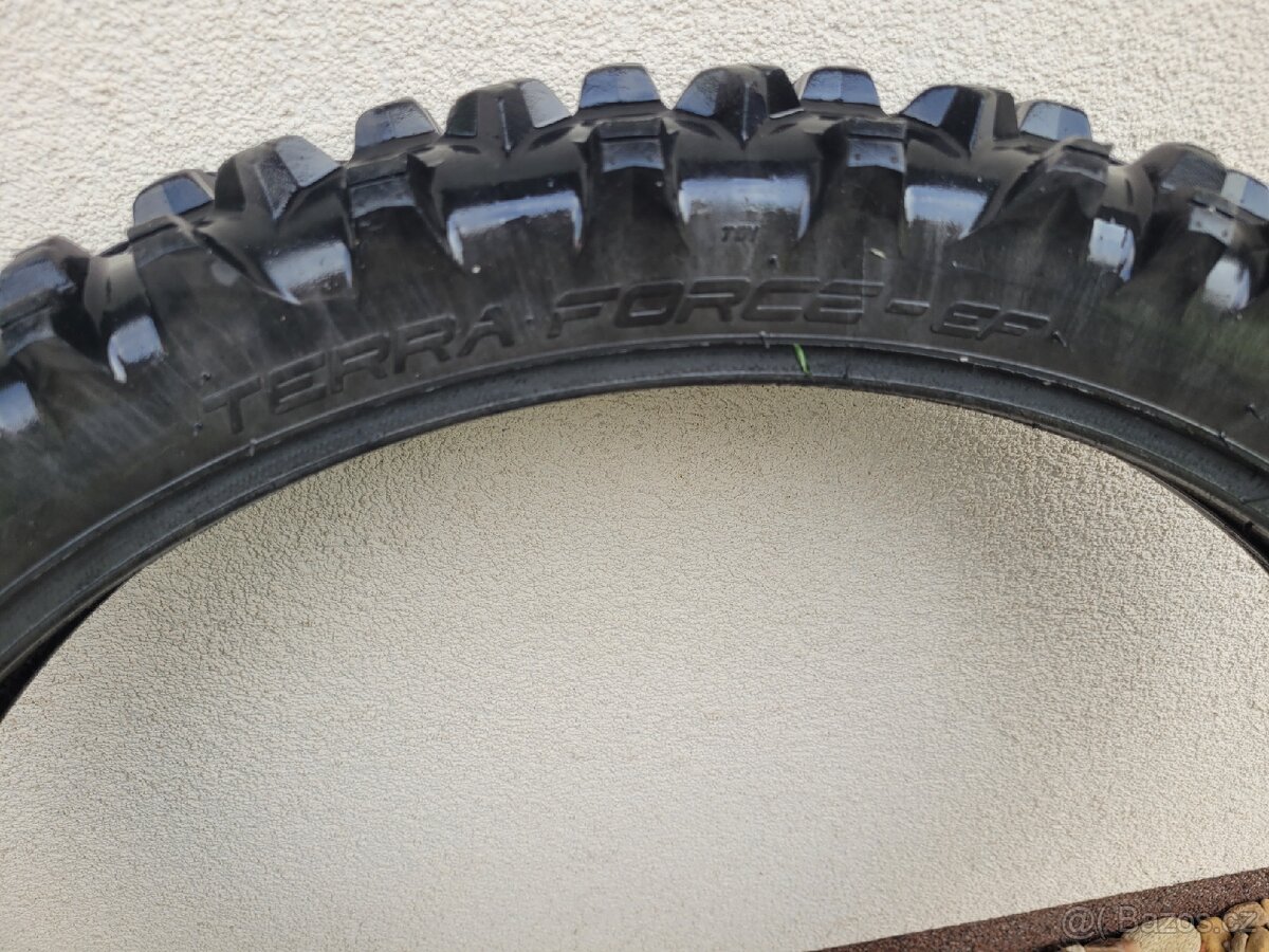 Pneu cross 100/90-21, 140/80-18, 90/90-21 jeté