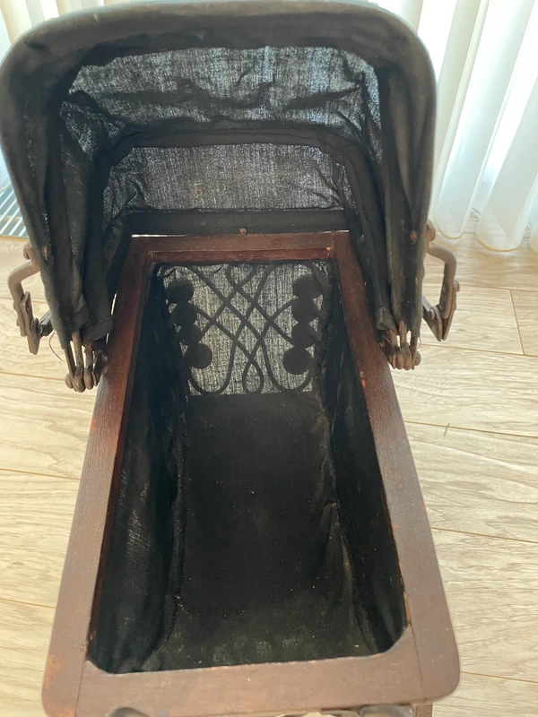 Starožitný proutěný kočárek pro panenky 🧸 loukoťková kola - 4