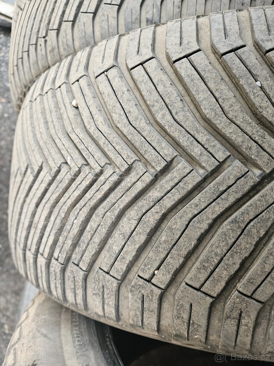 255/45R19 104H XL CrossClimate 2 SUV VOL MICHELIN - 4