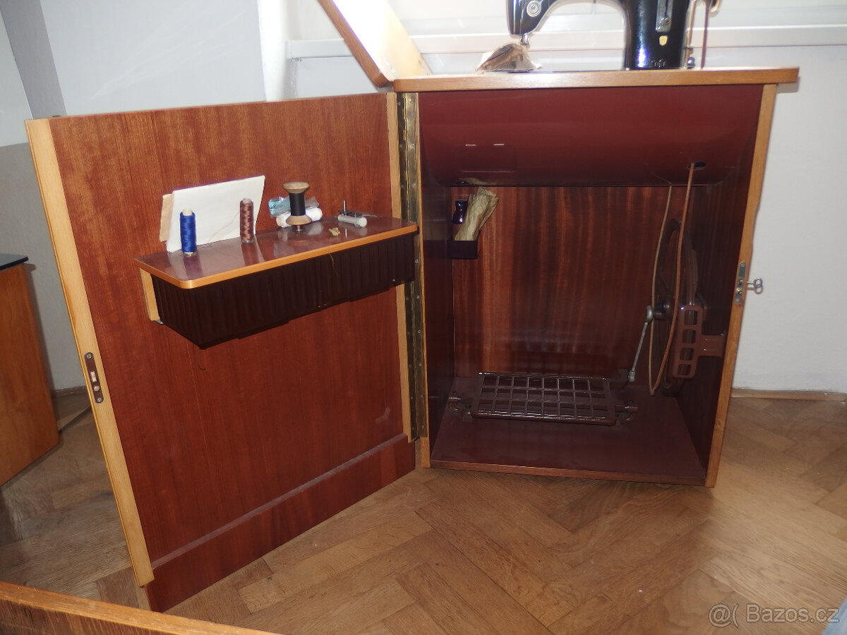 šicí stroj - Minerva 126 - skříňový - 2 ks - 4