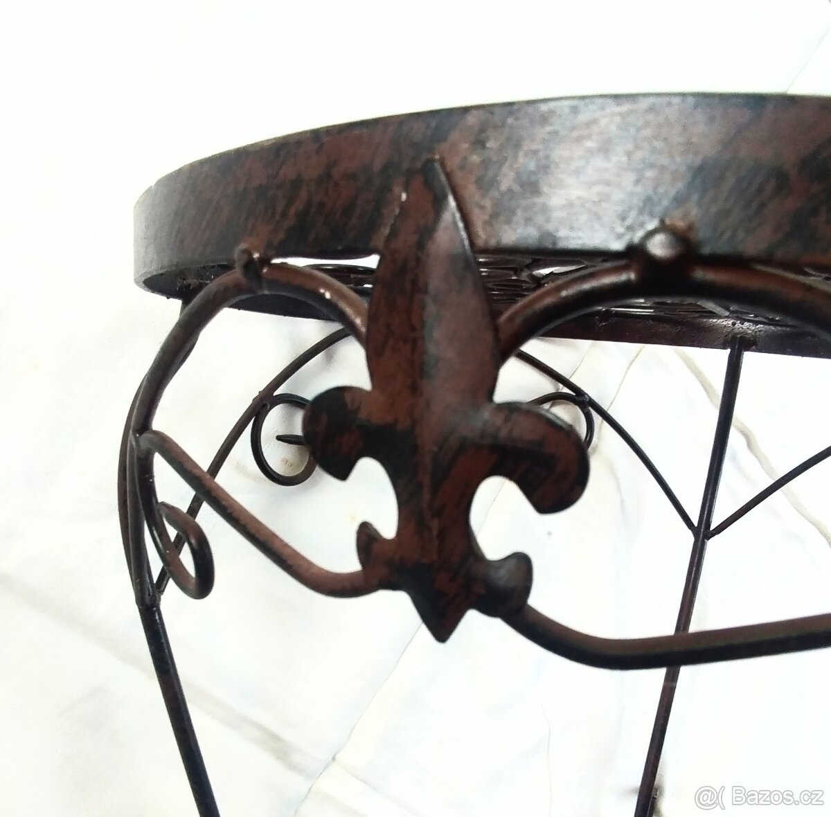 Vintage kovový stojan trojnožka - 4