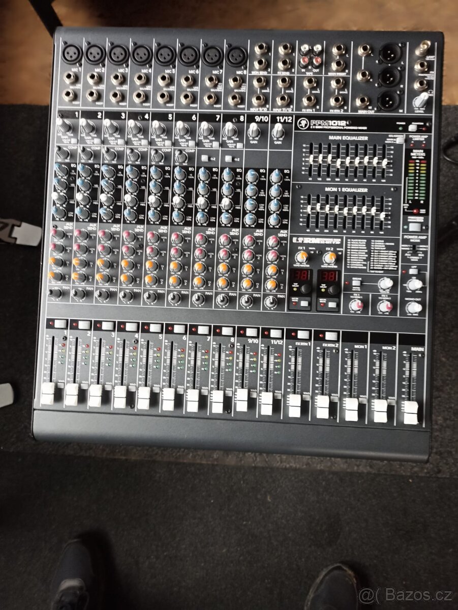 Mixážní pult Mackie PPM1012 – 12 kanálů, vestavěný zesilovač - 4