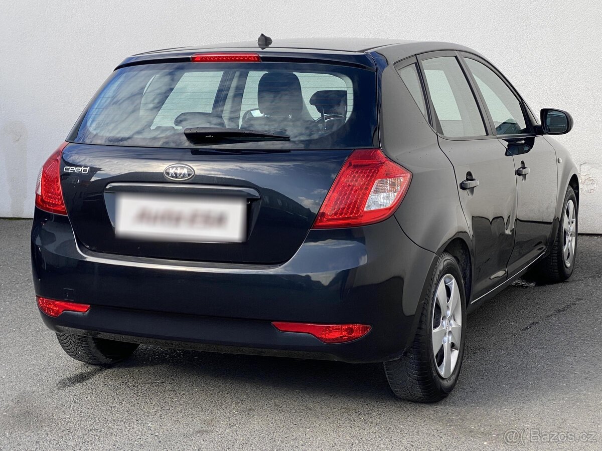 Kia Ceed 1.4 CVVT , 66 kW benzín, 2010 - 4