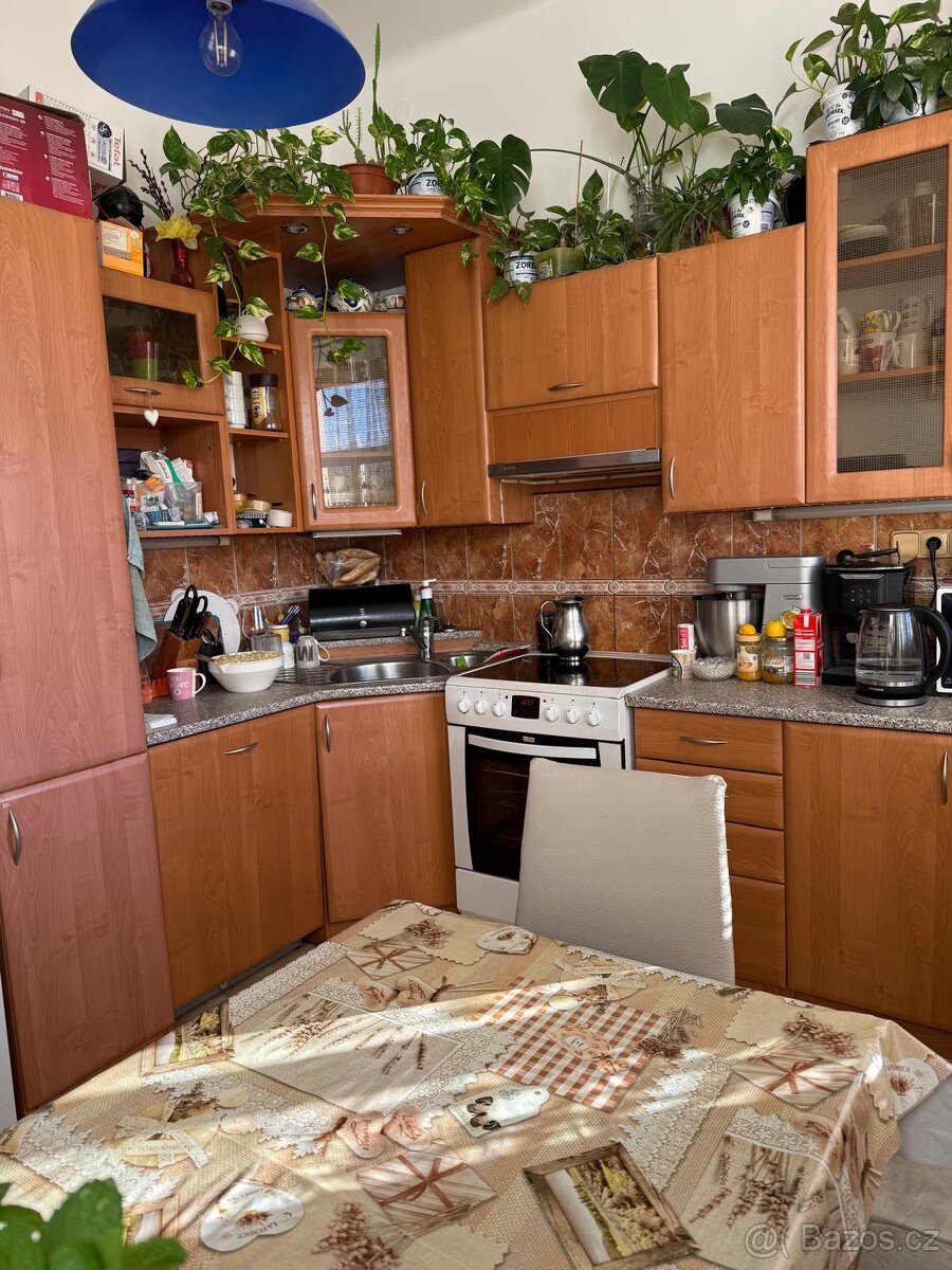 Různý nábytek - 4