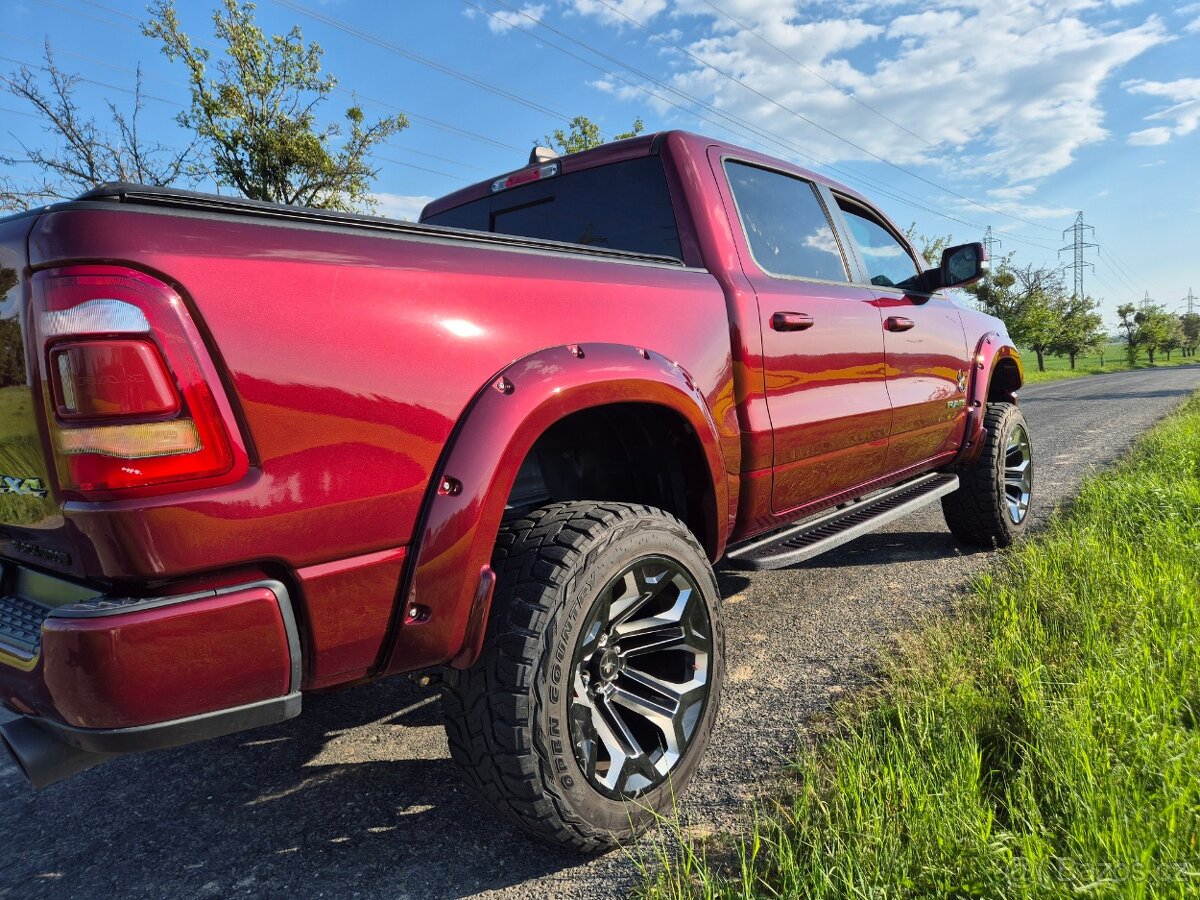DODGE RAM 1500 5,7 HEMI BLACK WIDOW 31000km