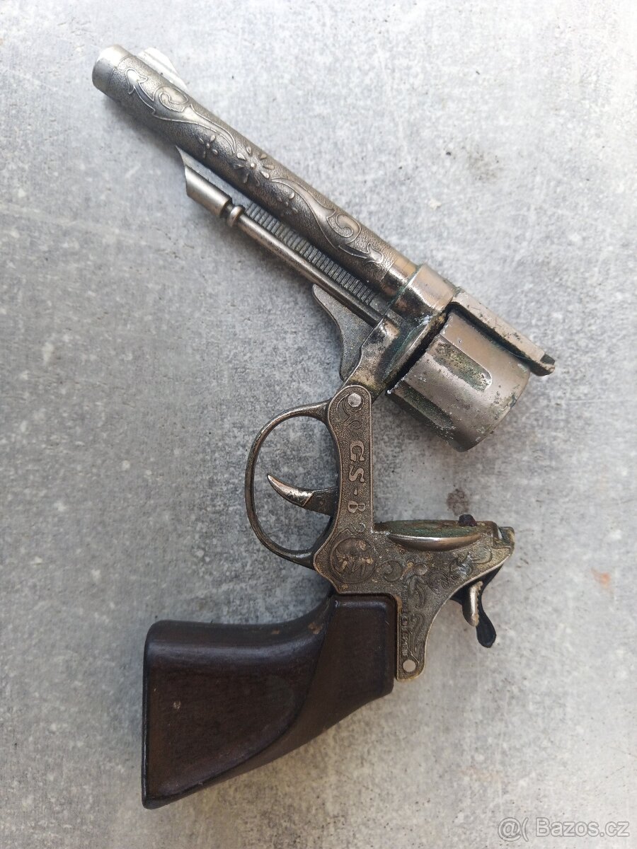 Stará dětská pistol na kapsle(revolver). - 4