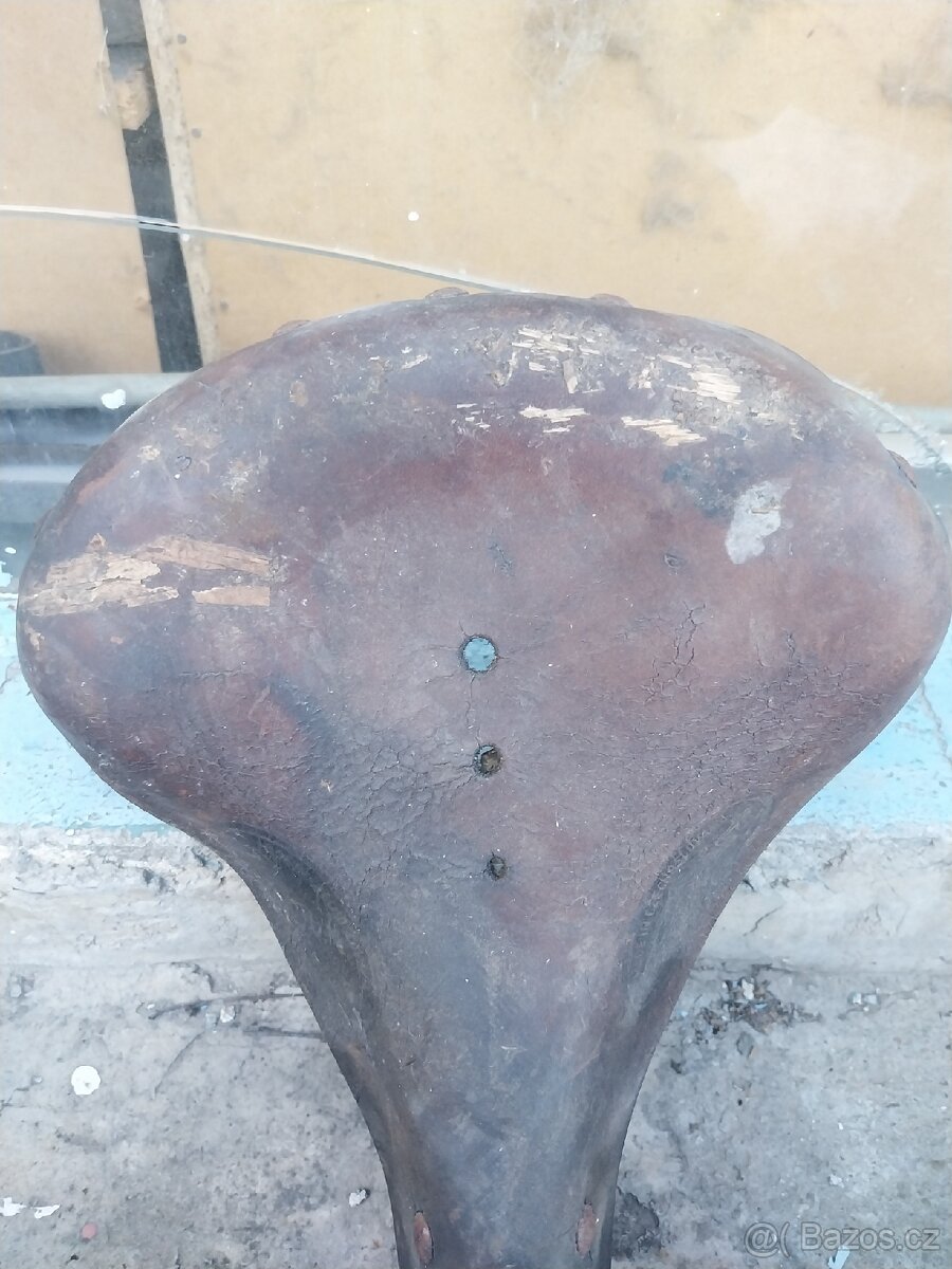 Staré odpružené sedla - 4