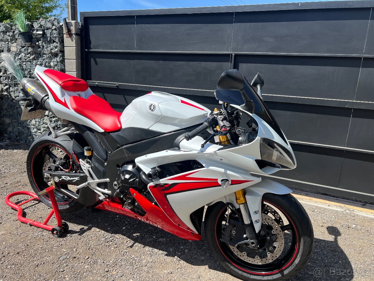 Yamaha r1 - 4