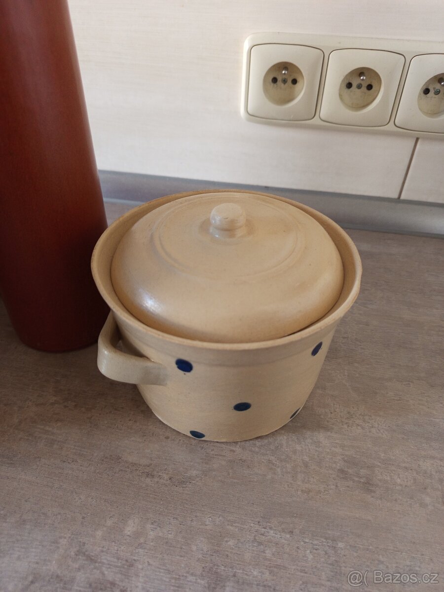 KAMENINOVÉ NÁDOBY - 4