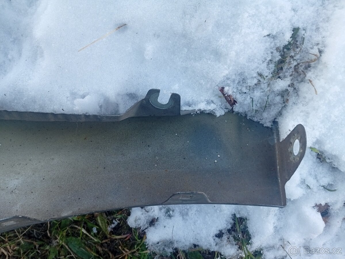 Škoda Octavia II pravý přední blatník - 4