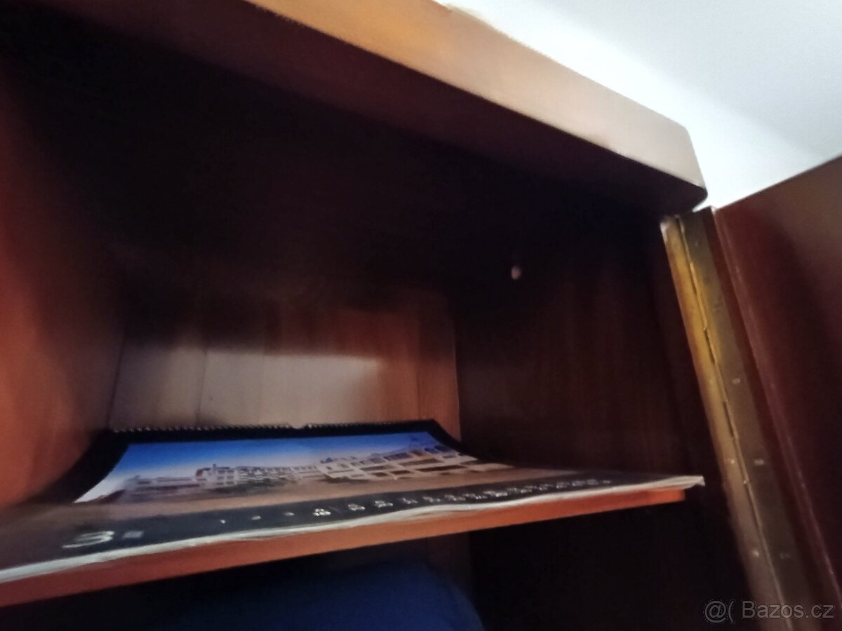 Starožitná leštěná skříň cca 30. léta - 4