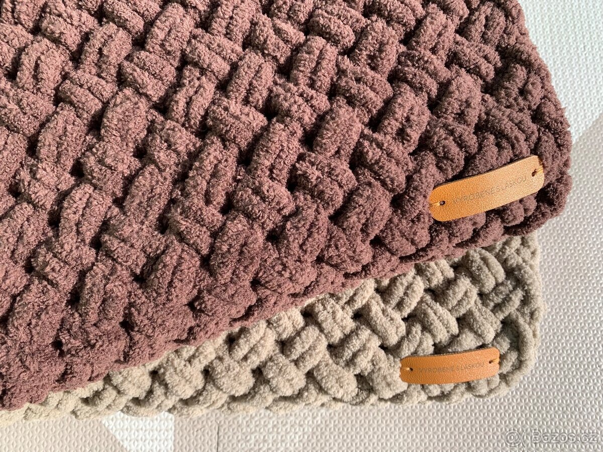 Dětská nepadací puffy deka na sportovní kočárek tmavě hnědá - 4