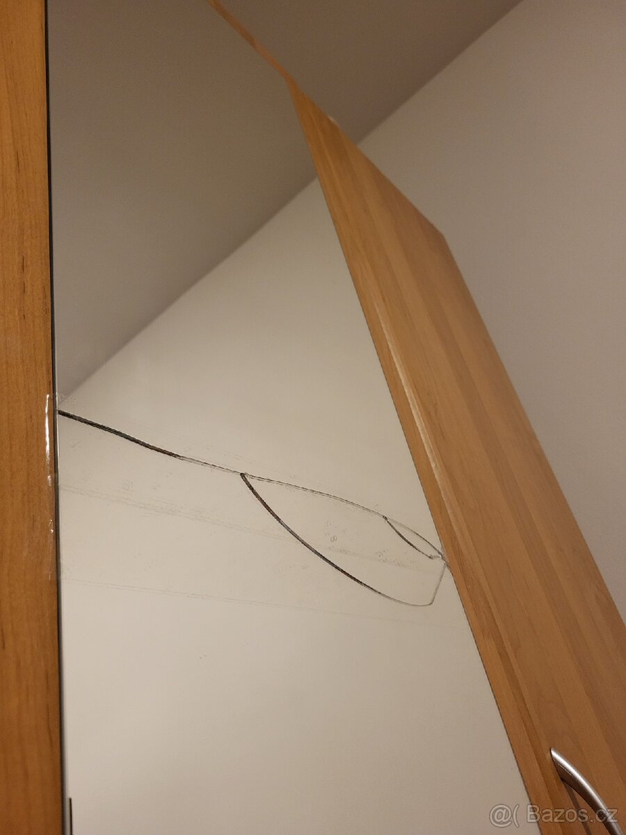 Skříň se zrcadlem - 4