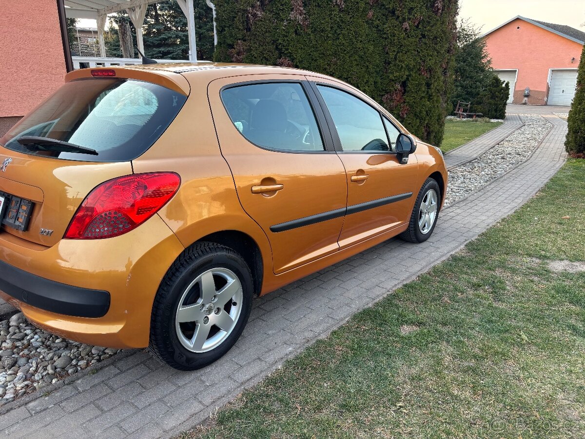 PREDÁM PEUGEOT 207 1,4i - 4