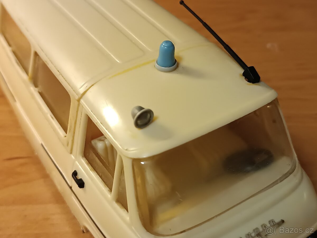 Staré autíčko Škoda 1203 KDN - 4