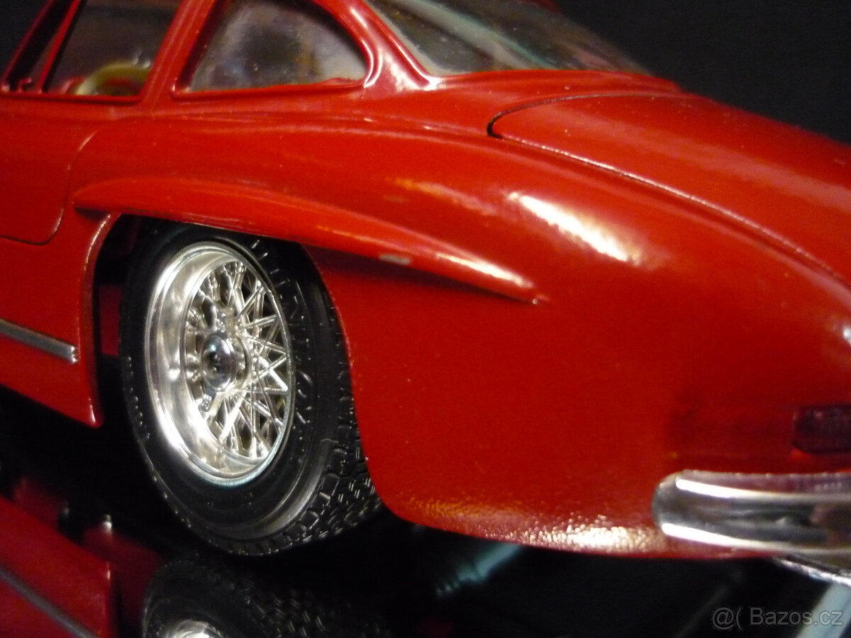Mercedes Benz 300 SL vínový Bburago 1/18 - 4