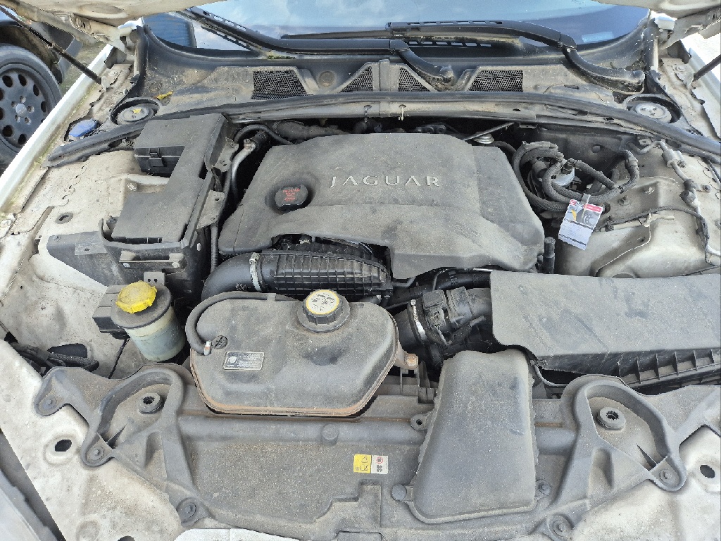 Jaguár XF 3.0 TDV6 vada motoru - 4