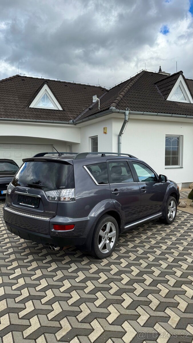 MITSUBISHI OUTLANDER 2.2Di-D 103kw 4x4 - 4