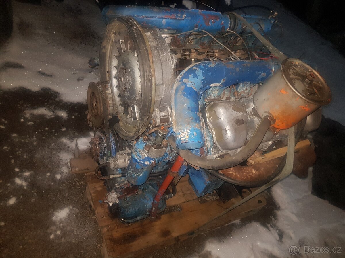 Tatra 148 motor - 4