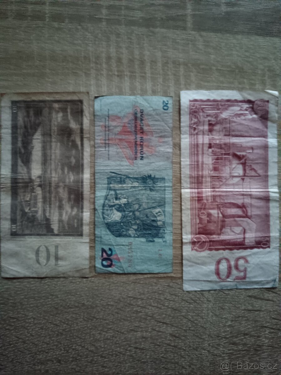 Pár bankovek a kovových mincí - 4