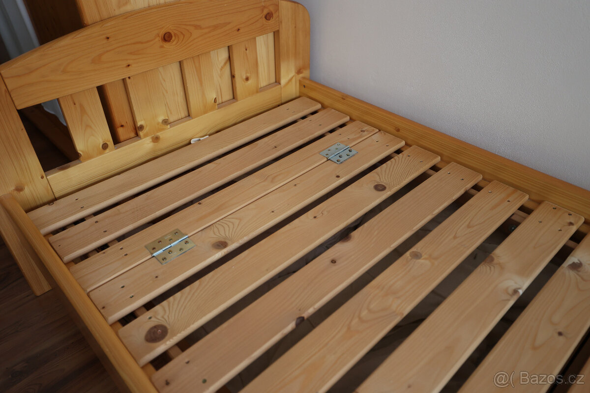 Dřevěná postel s roštem a úložným prostorem - 4