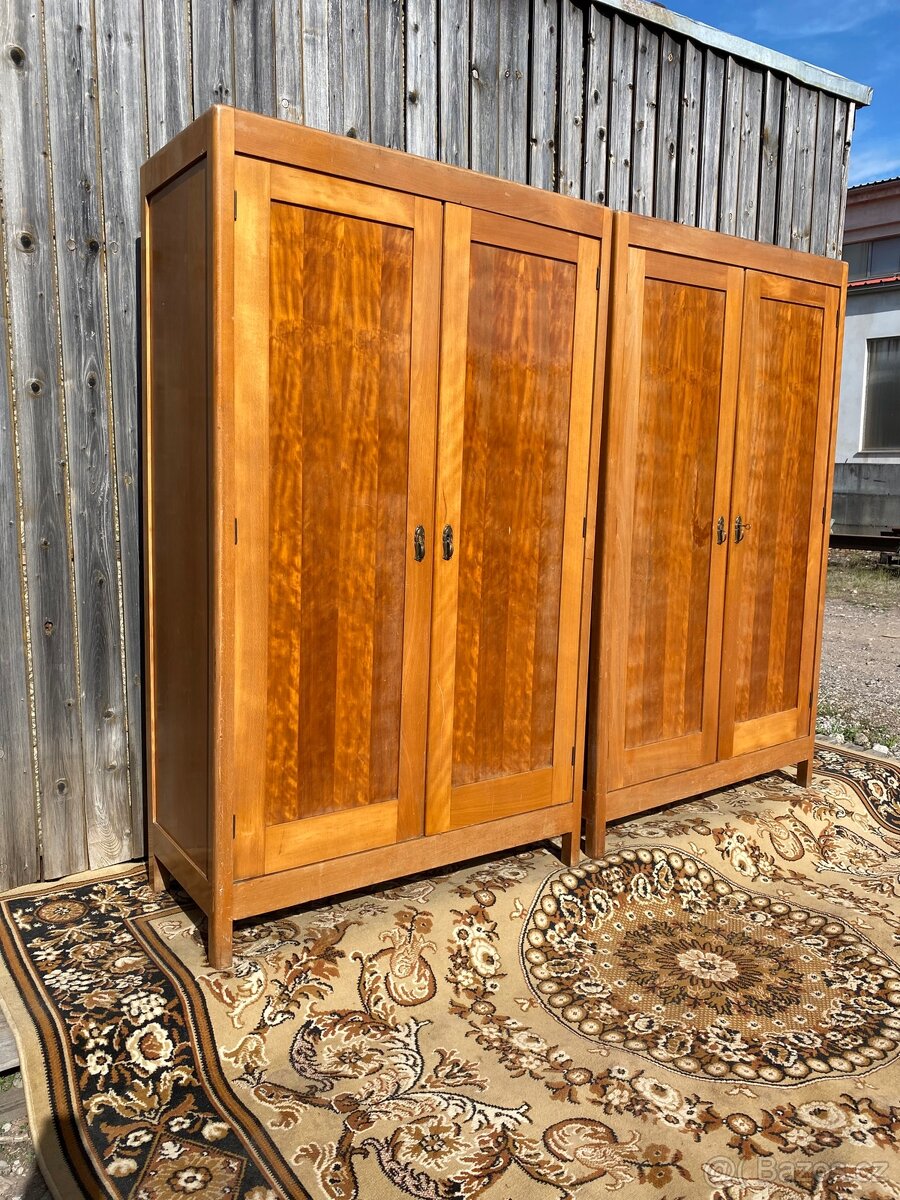 Šatní skříně, toaletka, noční stolky - 4