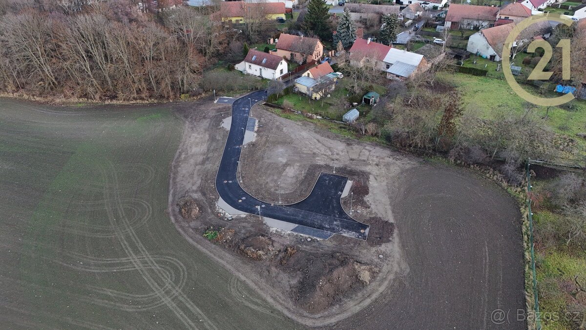 Stavební pozemek v Kozašicích – klidné bydlení s výbornou... - 4