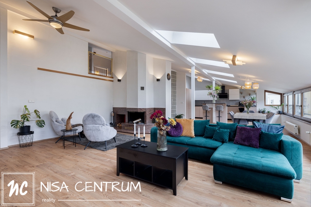 Prodej atypického podkrovního bytu 260 m² v Praze - Vinohrad - 4