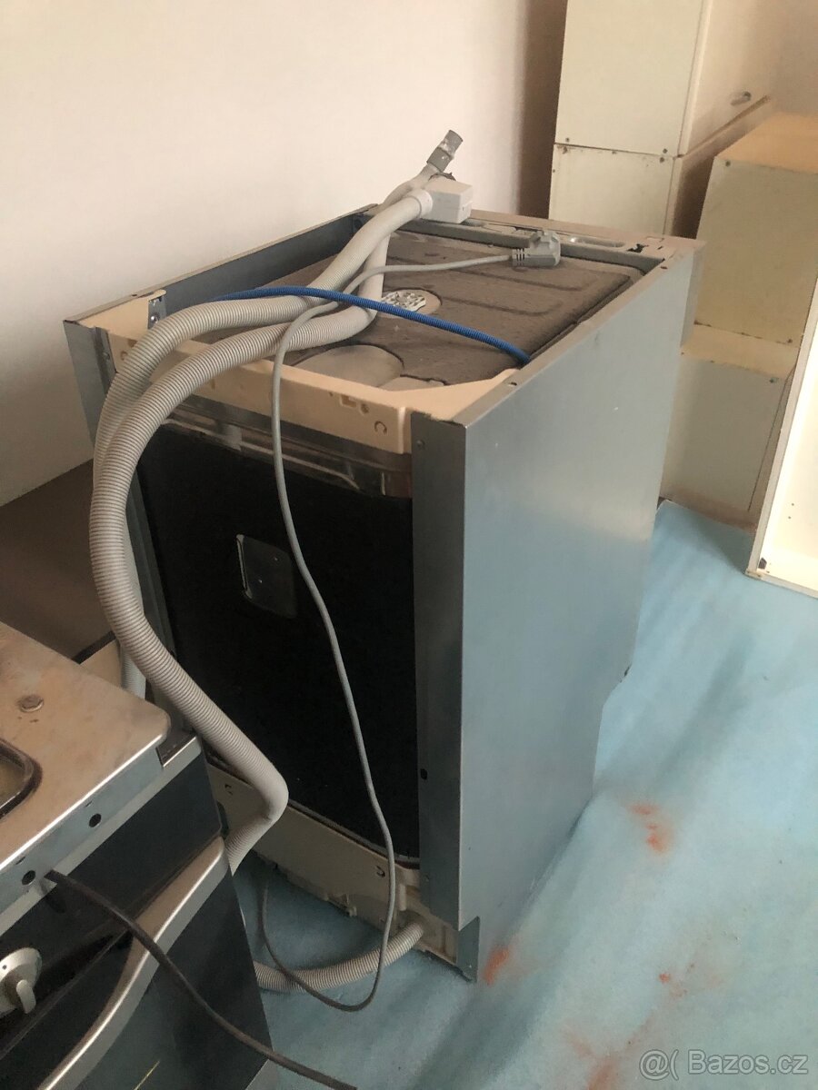 —————-Vstavaná myčka Electrolux, 2900 Kč———— - 4