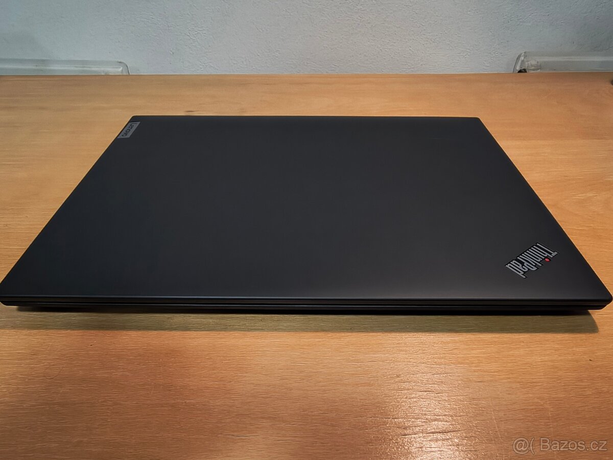 Lenovo ThinkPad P16s Gen 1 - 4