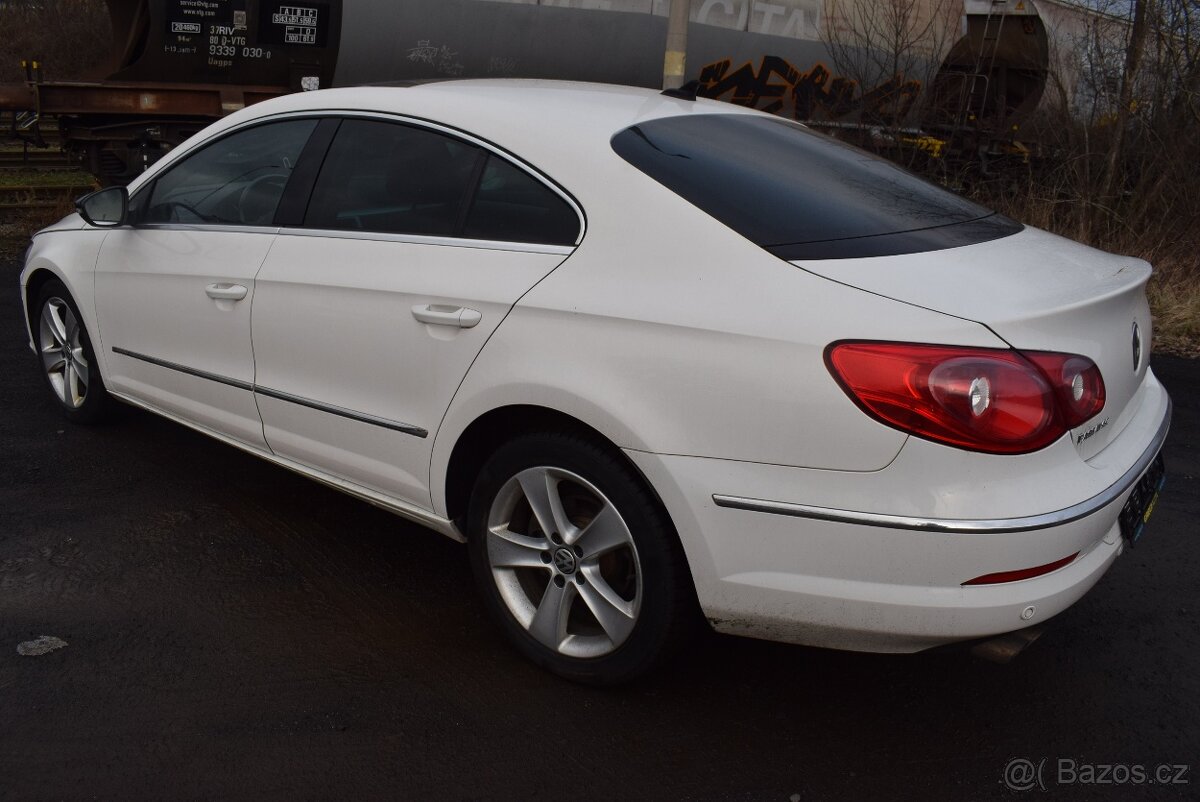 Volkswagen Passat CC 2,0 TDi DSG SUPER STAV - 4