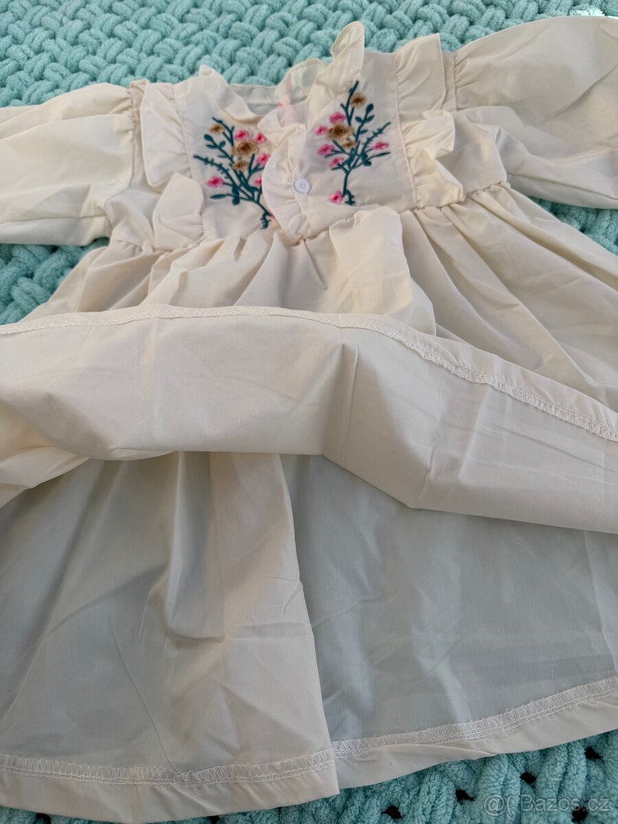 Šaty s výšivkovými prvky - 4