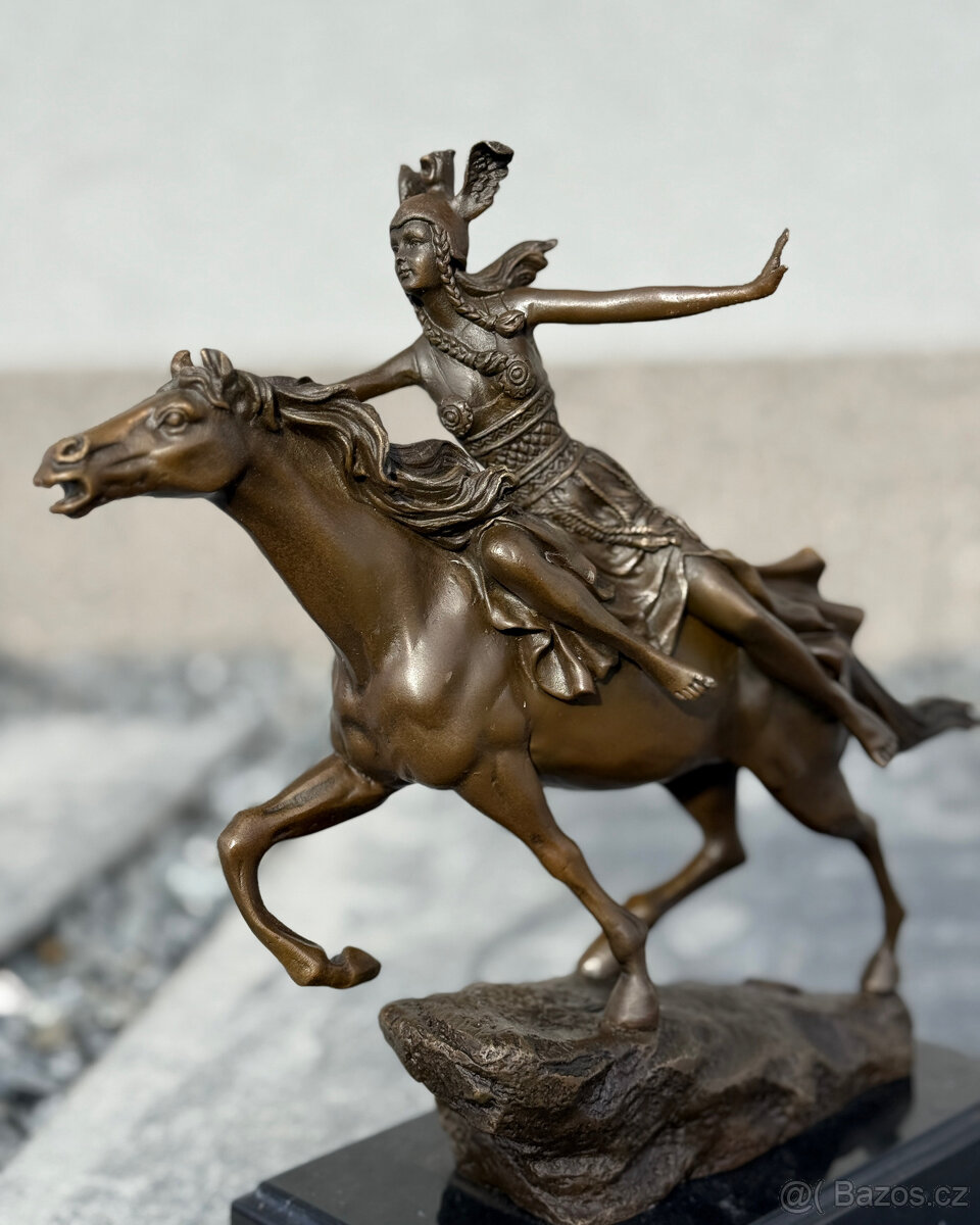 Bronzová socha Valkýra na koni nordická bojovnice decorace - 4