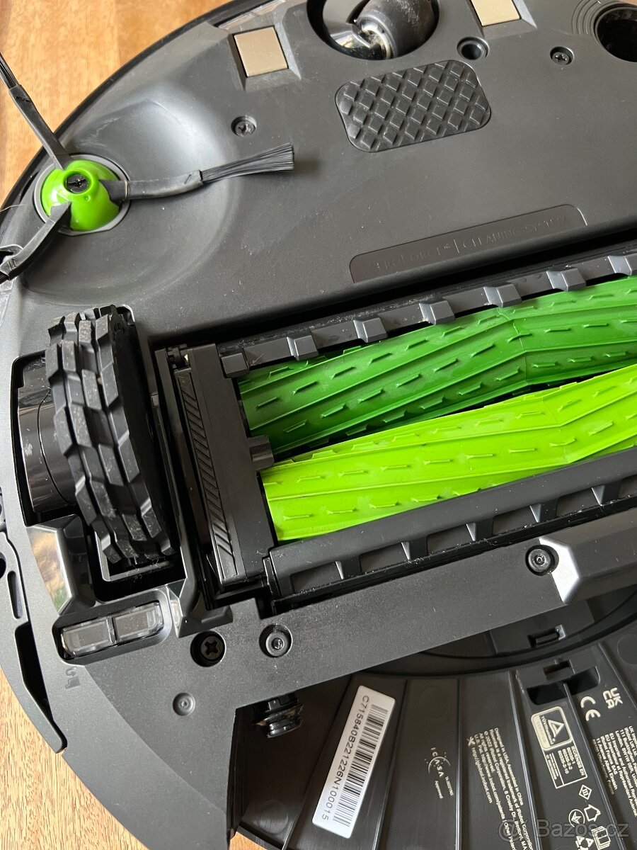 Robotický vysavač iRobot Roomba Combo j7 - 4