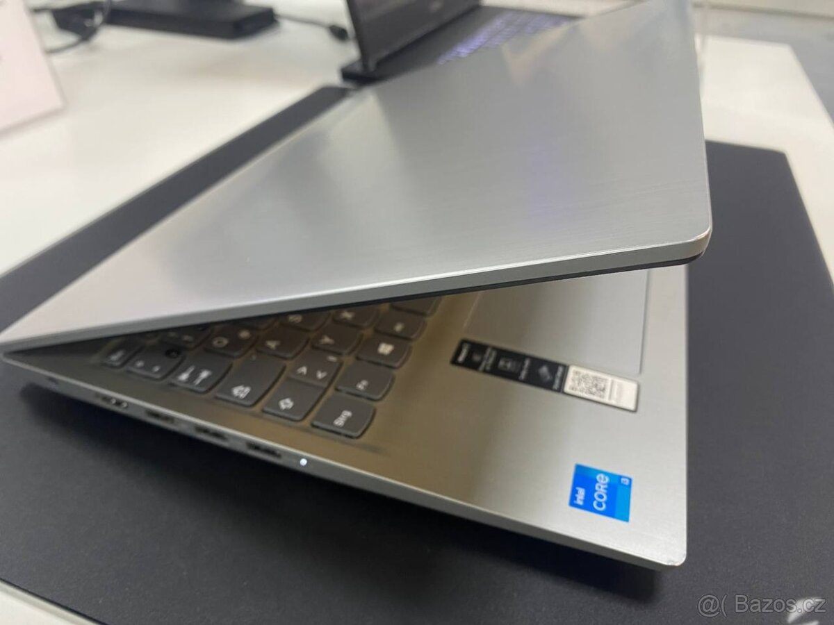 LENOVO Ideapad 3 15ITL05 15,6“/Intel Core i3-11.gen /SSD 240 - 4