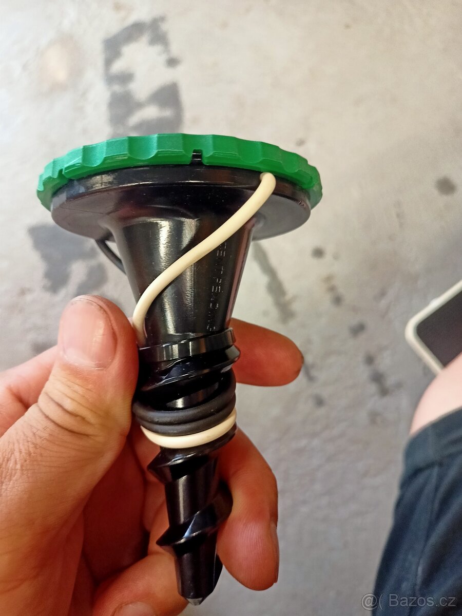 Montaz roboticke sekacky na hranicni drat napr. Parkside - 4