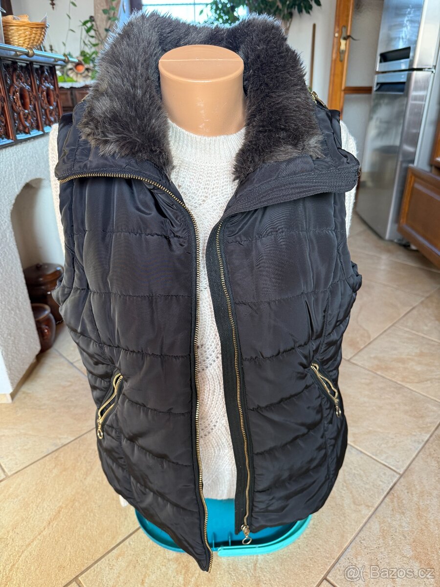 Černá prošívaná vesta zateplená - 4