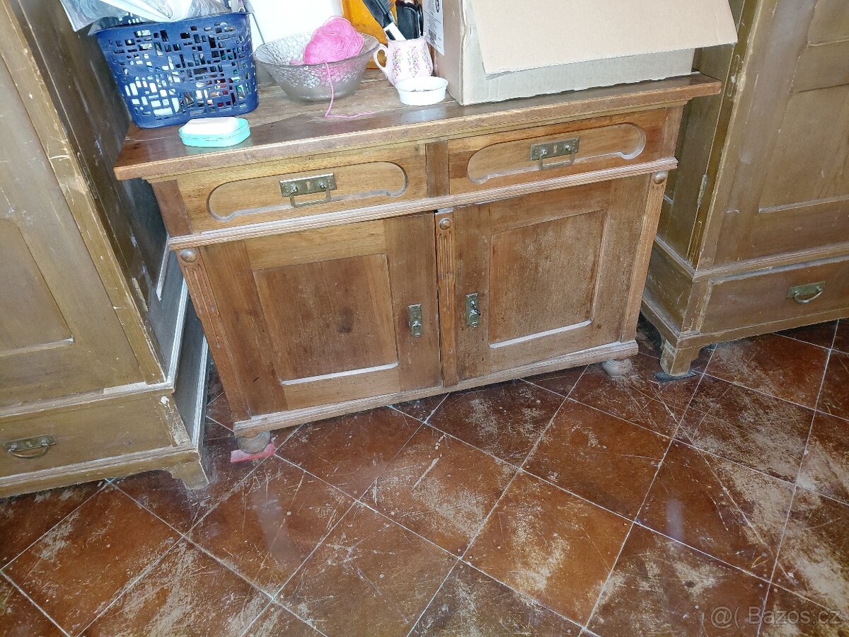 Starožitný nabytek - 4