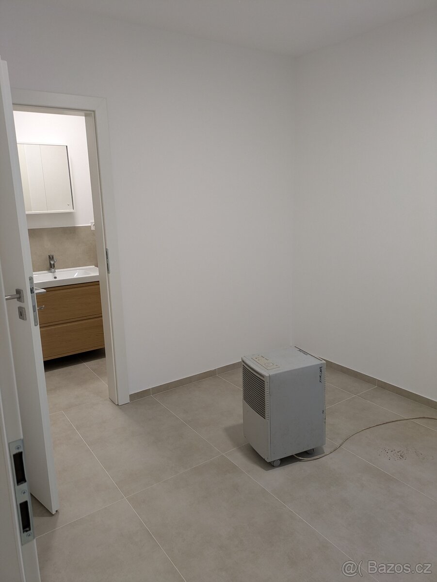 Byt k pronájmu 1+1 - 4