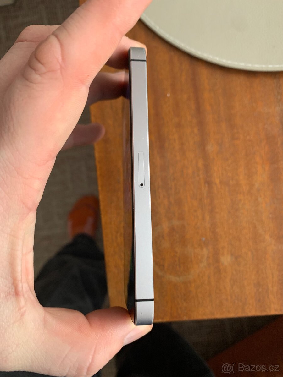 iPhone SE 32gb nová baterie - 4