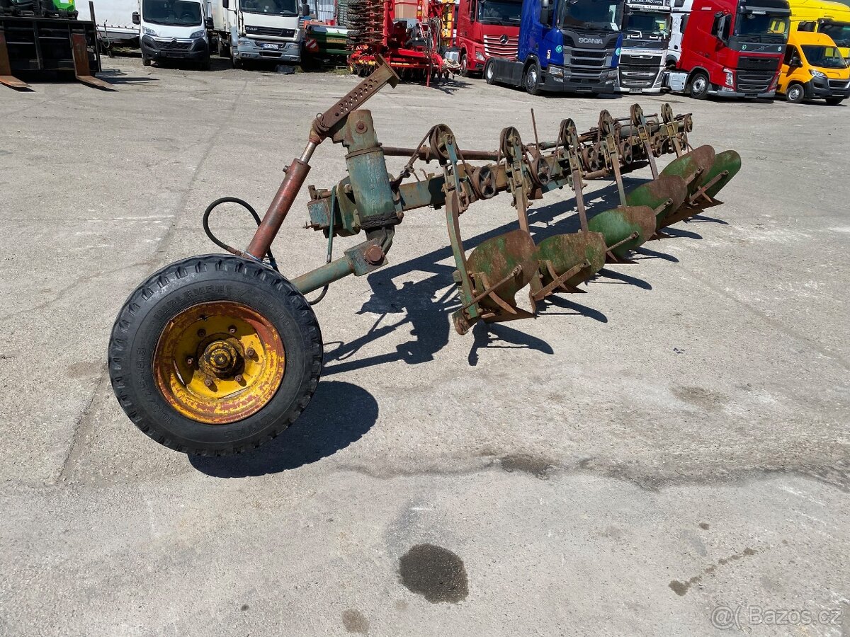 Pluh PH1-243 6radličný 1987 VIN 198 - 4