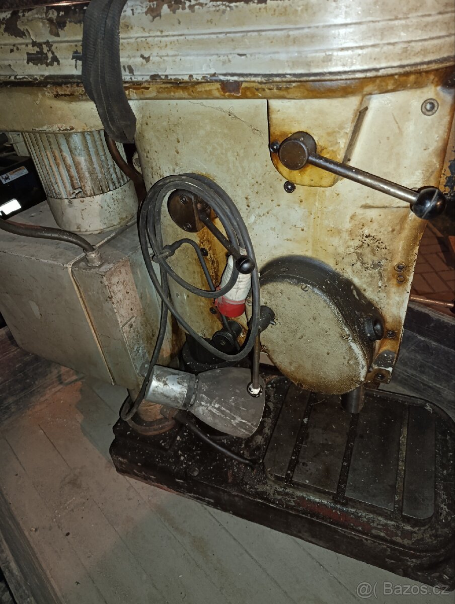 Velká stolní Vrtačka V20B - 4