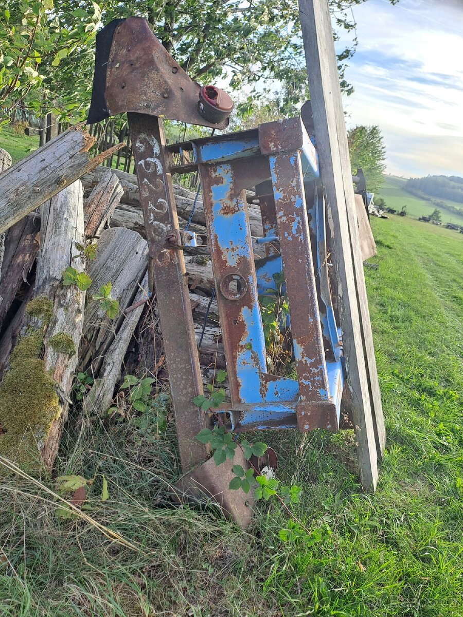 Vlek 8t,šasi. - 4