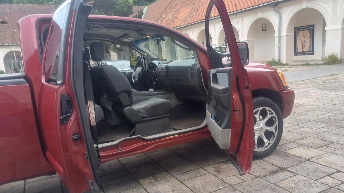 NISSAN TITAN 5.6 V8 REDNECK EDITION