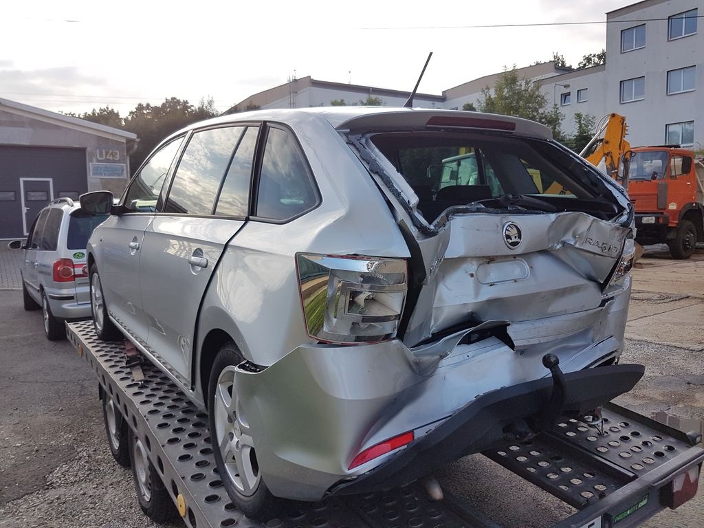 Škoda Rapid Spaceback stříbrný, 1,2 TSi 77 kW - ND z vozu - 4