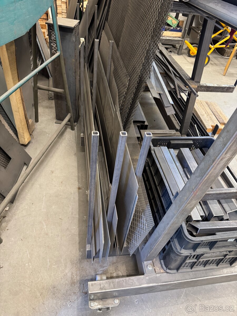 Pojízdný regál na kovový materiál - 4