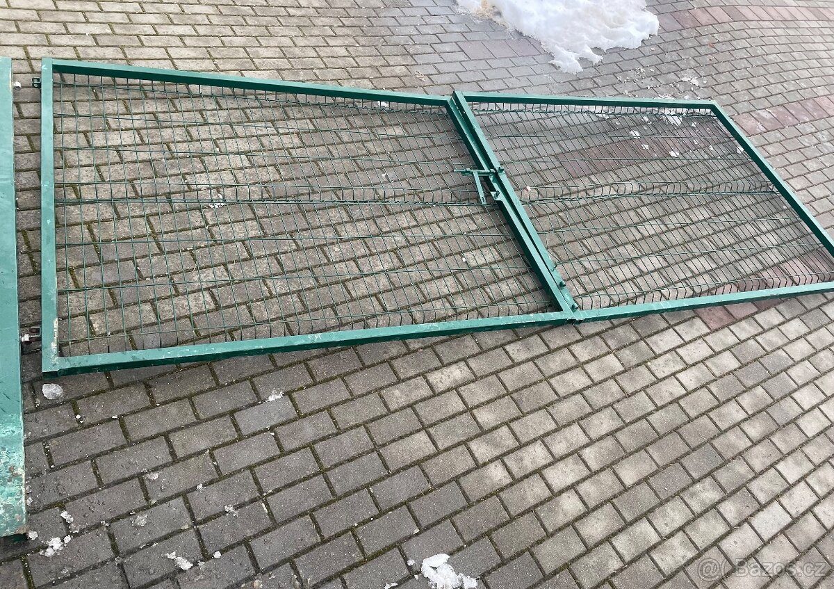 dvoukřídlá brána Rezervace - 4