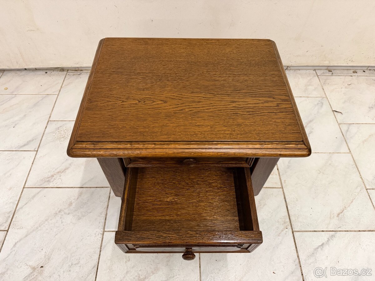 Starožitný malý odkládací stolek - 4